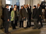 Imatge general dels membres de la Mesa del Parlament sortint del Tribunal Suprem després de la declaració