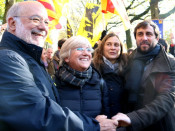 El consellers Serret, Ponsatí i Comín amb l'eurodiputat d'ERC Josep Maria Terricabras a la manifestació de Brussel·les