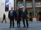 Jordi Hereu, Ada Colau i Xavier Trias, davant d'El Molino moments abans de fer una declaració conjunta a favor de l'EMA