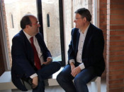Miquel Iceta i Ximo Puig conversen asseguts al Convent dels Àngels de Barcelona