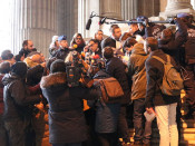 L'advocat Jaume-Alonso Cuevillas atén els periodistes després de la vista de Carles Puigdemont i els consellers cessats