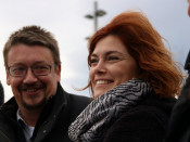 El candidat dels comuns el 21-D, Xavier Domènech, mira la seva número 2, Elisenda Alamany