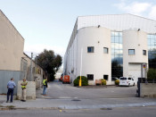 La seu d'Unipost a l'Hospitalet de Llobregat , amb agents de paisà de la Guàrdia Civil