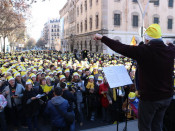 Pla general de la cantada de Nadales 'Un Cant a la Llibertat', al costat de la presó Model de Barcelona