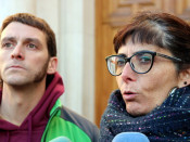 Primer pla dels regidors de la CUP de Reus, Oriol Ciurana i Marta Llorens