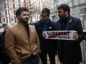 El diputat d'ERC al Congrés, Gabriel Rufián, a les portes del Suprem per donar suport a Oriol Junqueras