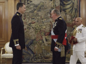 El rei Joan Carles imposa a Felip VI la banda que l'erigeix com a cap de les forces armades