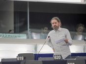 L'eurodiputat irlandès Luke Ming Flanagan durant una intervenció al Parlament Europeu