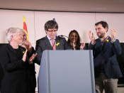 El president Carles Puigdemont, amb els consellers destituïts Toni Comín, Meritxell Serret, Lluís Puig i Clara Ponsatí