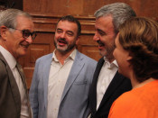 Ada Colau, Jaume Collboni i Alfred Bosch saluden l'exalcalde Trias