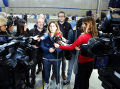 Pla obert de la coordinadora general del PDeCAT, Marta Pascal, atenent als mitjans de comunicació a Alcoletge