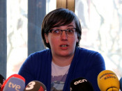 Pla mig de l'exdiputada de la CUP, Mireia Boya, durant la roda de premsa que ha ofert a Lleida
