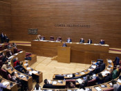 Imatge general de l'hemicicle de les Corts Valencianes durant el debat del nou model de plurilingüisme al sistema educatiu