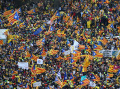 Milers de persones surten al carrer a Brussel·les amb estelades i pancartes a favor de la independència