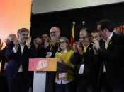 Celebració a Junts per Catalunya a l'hotel on han seguit la nit electoral amb Elsa Artadi, Eduard Pujol i els consellers destituïts Josep Rull i Jordi Turull aplaudint
