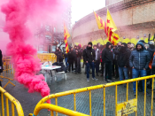 Imatge de la concentració a la Delegació del Gobierno a Girona