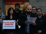 Primer pla de Marcel Mauri, vicepresident d'Òmnium Cultural, durant la lectura del manifest