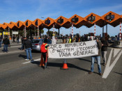 Pla obert de l'acció del CDR al peatge del Vendrell, obrint barreres de l'AP-7
