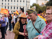 Unionistes amb cara de pocs amics durant el 12-O a Barcelona