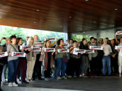 Pla general dels manifestants a la presentació del manifest per donar suport als presos polítics i defensar els drets civils, a la UPC