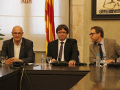 Pla curt del president Puigdemont, el conseller Romeva i el secretari general del Diplocat, Albert Royo