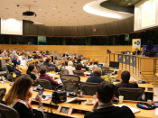 Imatge general del públic a la sala del Parlament Europeu on l'1 de febrer s'ha fet una conferència sobre l'1-O