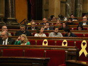 Bancada dels grups de JxCat i ERC, durant el ple del Parlament del 3 de maig de 2018