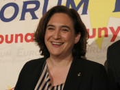Pla tancat de l'alcaldessa de Barcelona, Ada Colau, abans de començar la conferència al Fòrum Europa
