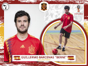 Guillermo Bárcenas, es vesteix de 'La Roja' per promocionar el seu nou tema