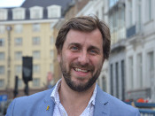 Toni Comín a la Place Luxembrug de Brussel·les