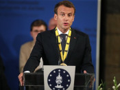 El president francès, Emmanuel Macron, durant el seu discurs sobre el futur d'Europa al rebre el Premi Carlemany a Aquisgrà