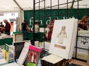 Primer pla dels llibres exposats en la carpa de la 15a edició de la Fira de Llibres Ebrencs aquest 26 de maig del 2018