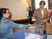 Carles Puigdemont votant a Girona © M. Estarriola
