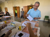Andreu Peláez ha estat el primer votant en la consulta de Sabadell.