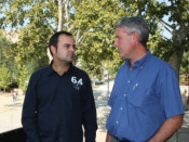 D'esquerra a dreta: el coordinador territorial de Lleida d'Unió de Pagesos, Josep Cabré, i el responsable nacional de fruita dolça d'Unió de Pagesos, Raül Sales
