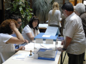 votacions, mesa, eleccions, 28N, paperetes, elector