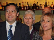 El secretari general d'UDC, Josep Maria Pelegrí, i la vicepresidenta portaveu del partit, Joana Ortega, durant el tradicional esmorzar de Nadal que ofereix el partit als mitjans de comunicació.