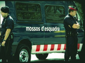 mossos esquadra policia catalana calatunya cos policial patrulla